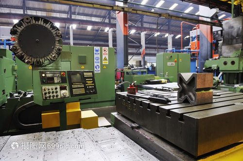 鋼鐵機械零件銷售 現(xiàn)代工廠室內大廳的專業(yè)設備展示